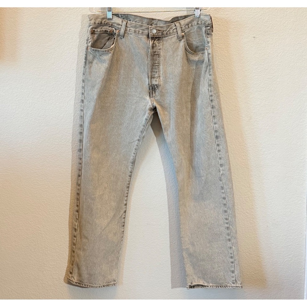 Levis 501 Original Fit Button Fly Jeans Mens 38x30 Light Gray Wash 100% Cotton